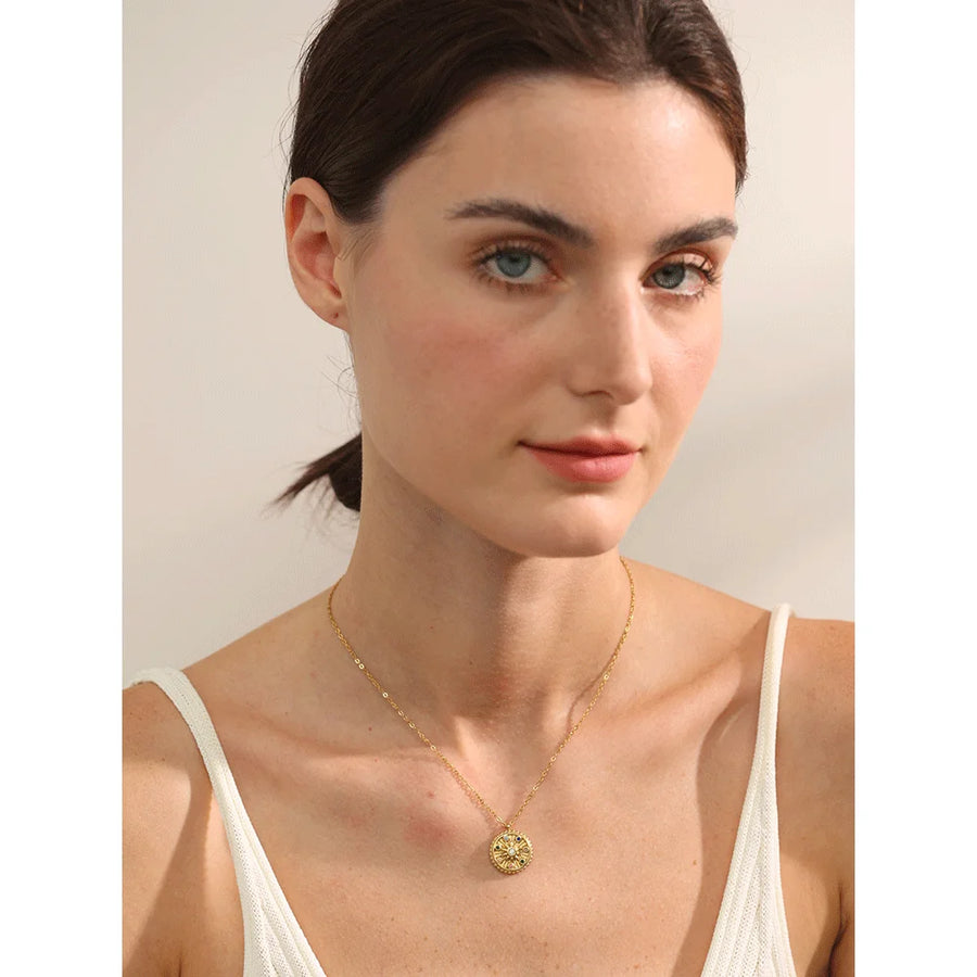 Colar Feminino Estrela com Zircônias Coloridas em Aço Inoxidável