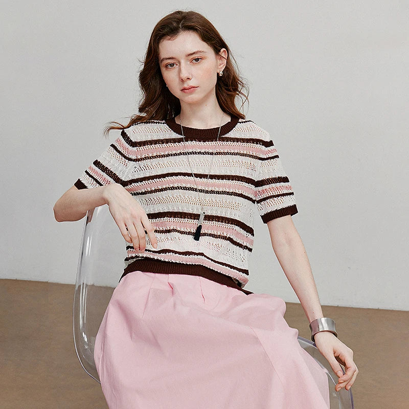 Blusa de Tricô Listrada Manga Curta e Vazada