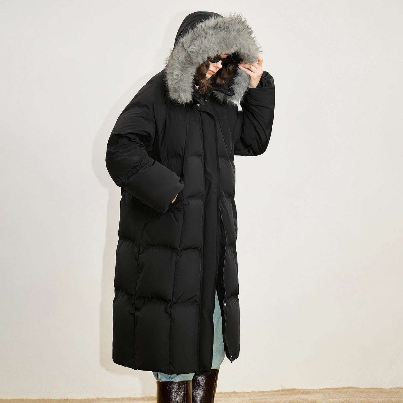 Casaco Puffer Feminino Longo com Capuz e Gola de Pelo
