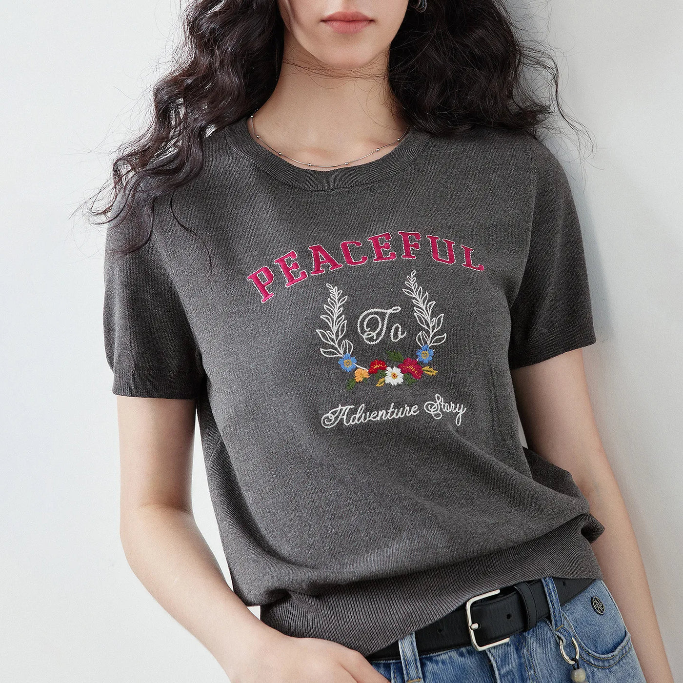 Blusa Feminina de Tricô com Bordado de Coroa e Letras