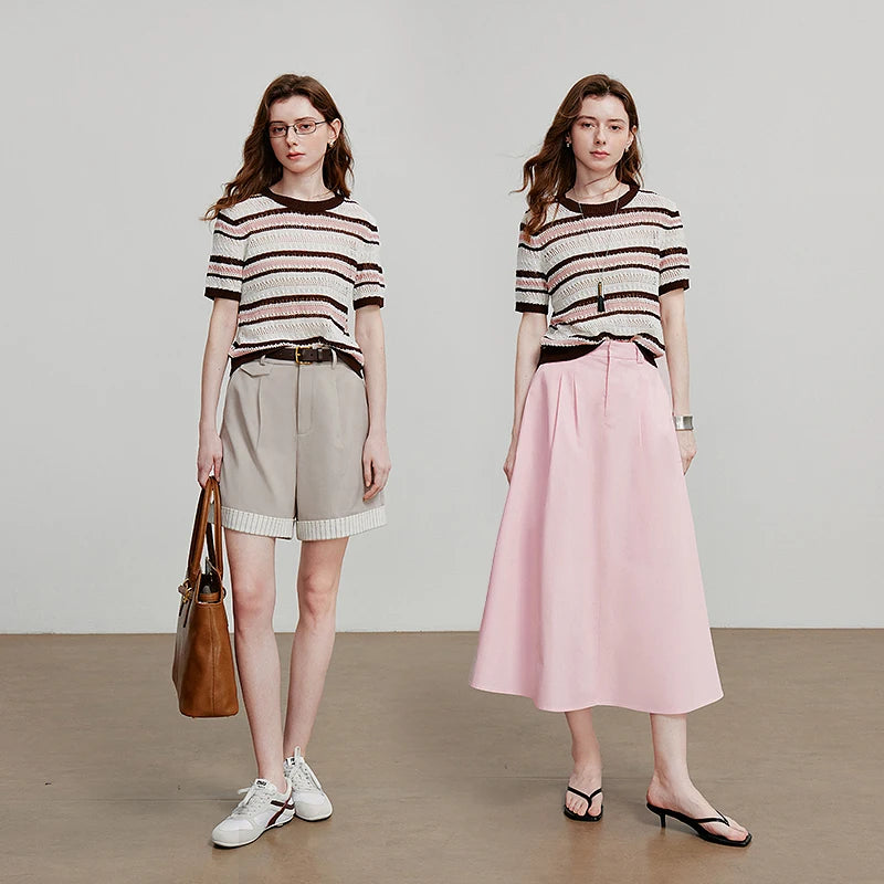 Blusa de Tricô Listrada Manga Curta e Vazada