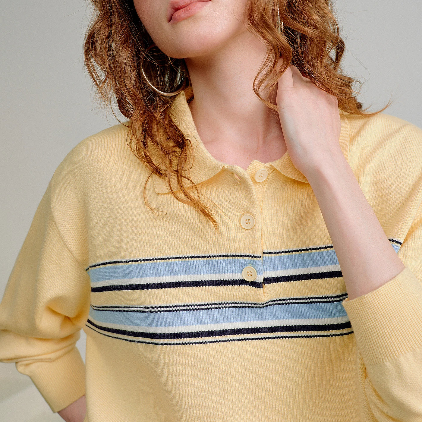 Polo de Tricô Feminina Listrada em Viscose com Botões