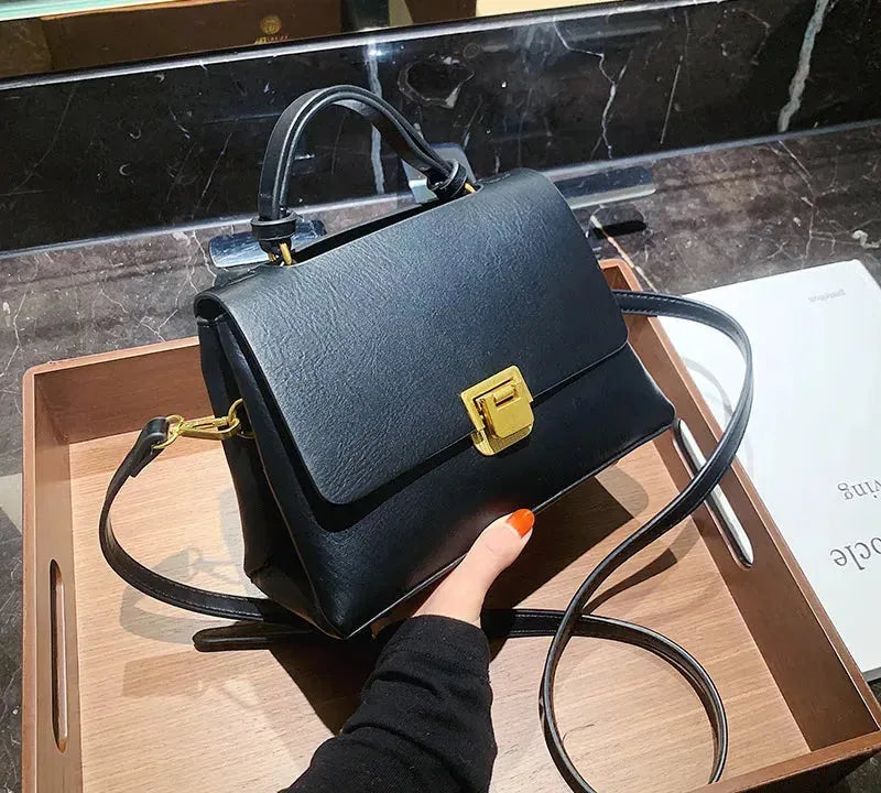 Bolsa Transversal Feminina de Couro PU Vintage com Fecho Dourado black 22x16x10cm