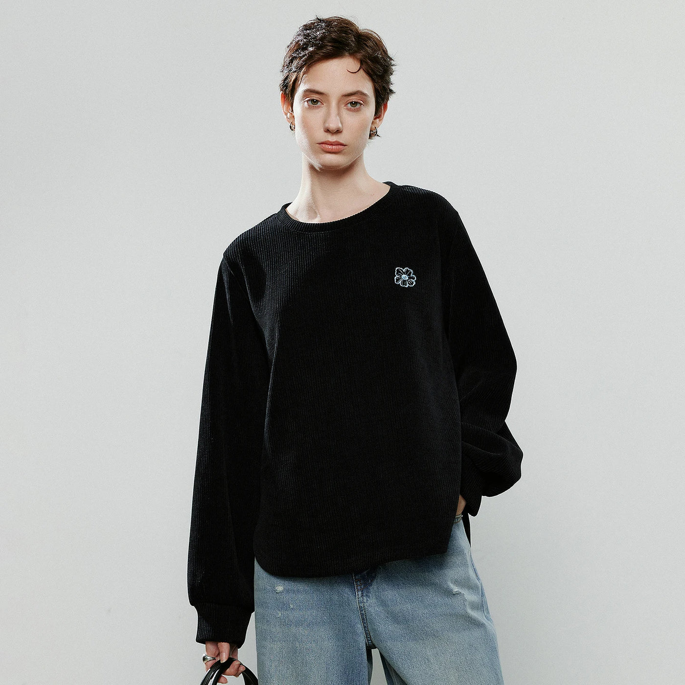 Blusa Feminina Assimétrica Oversized com Barra Curva