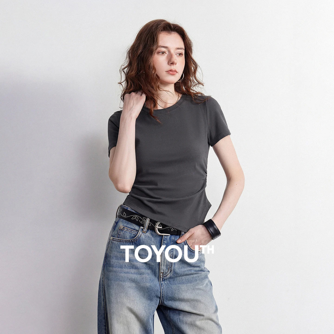 Camiseta Feminina de Algodão com Cintura Franzida Assimétrica