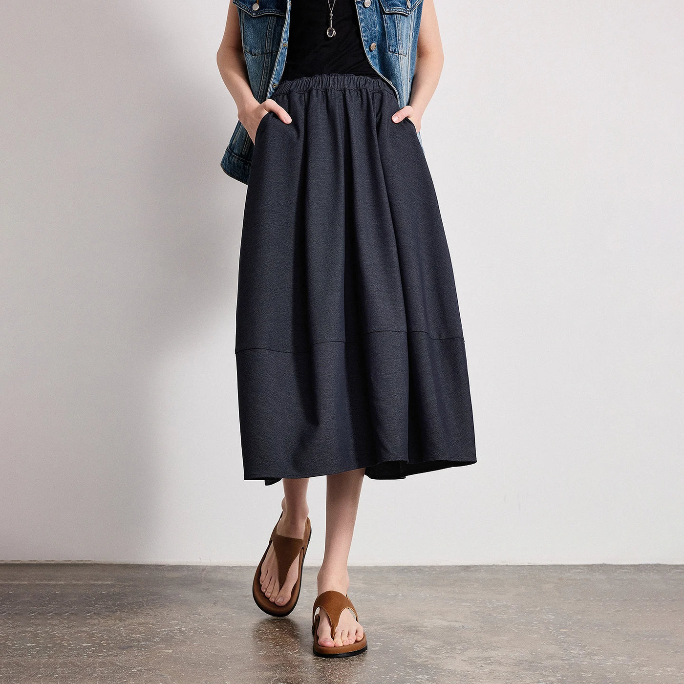 Saia Jeans Midi Feminina com Bolsos com Cós Elástico