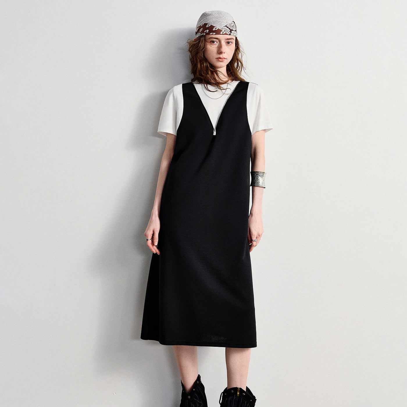 Vestido Midi Bicolor com Decote V e Zíper