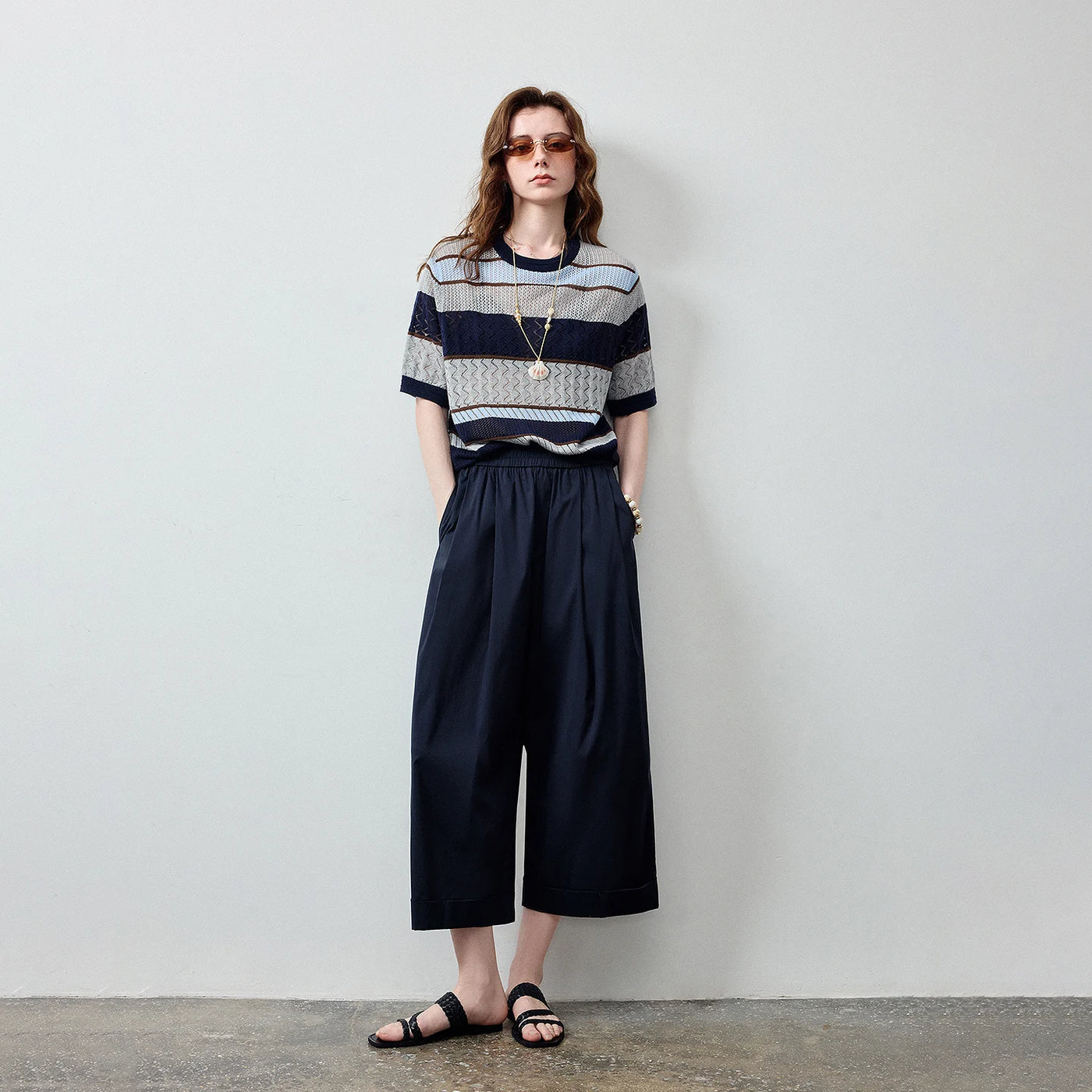 Calça Wide Leg Feminina Cropped com Barra Dobrada