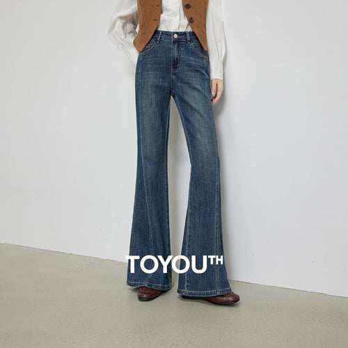 Calça Jeans Feminina Flare com Recortes e Elastano