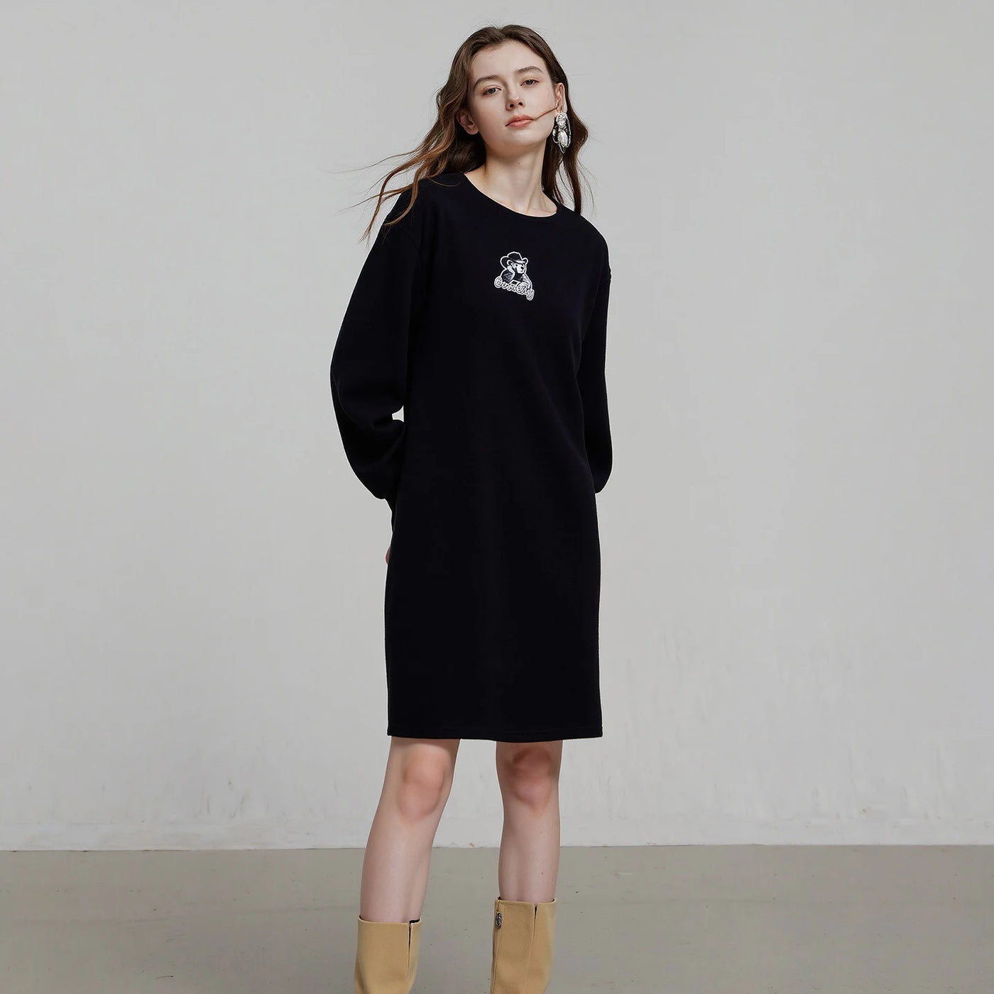Vestido Curto Manga Longa com Estampa Urso