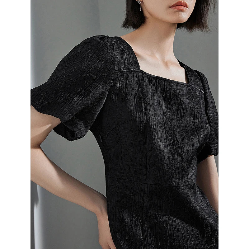 Vestido Oriental Curto com Decote Quadrado