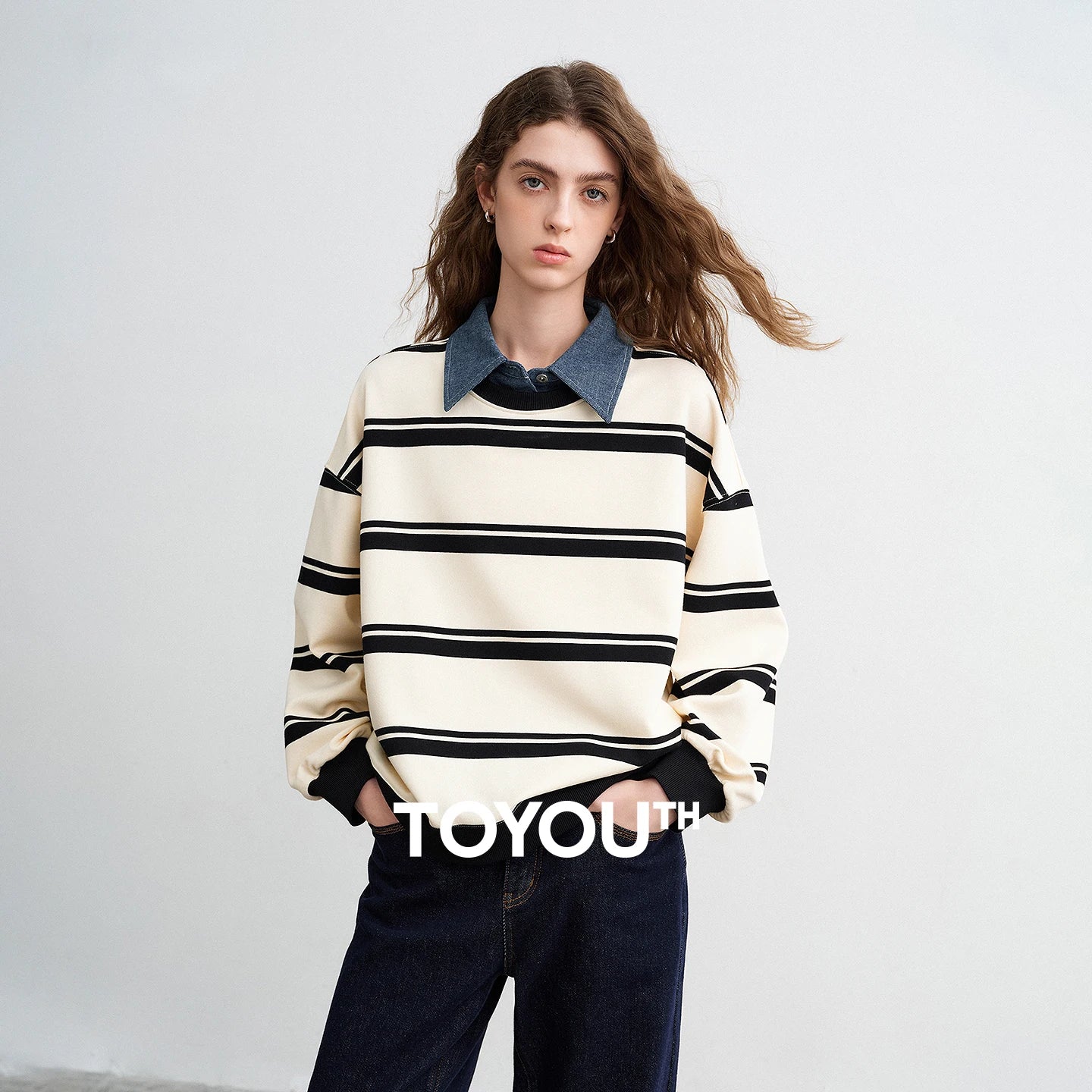 Moletom Feminino Listrado Efeito Duas Peças com Gola Jeans