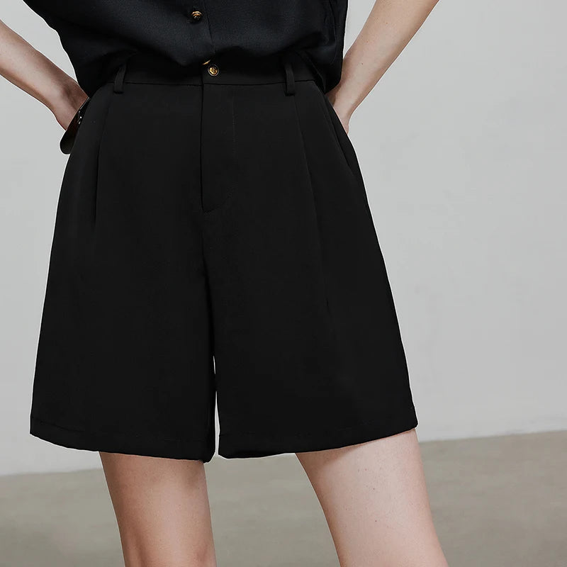 Shorts Alfaiataria Feminino com Pregas e Cintura Alta