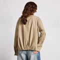 Jaqueta Feminina Leve Estilo Barn com Gola Contrastante