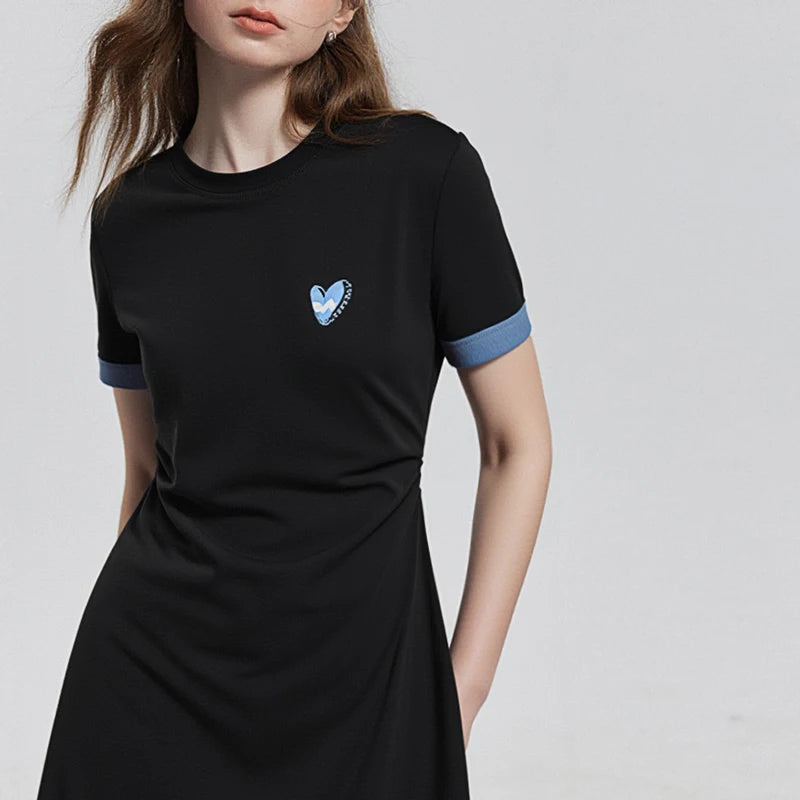 Vestido Midi com Recortes e Bordado