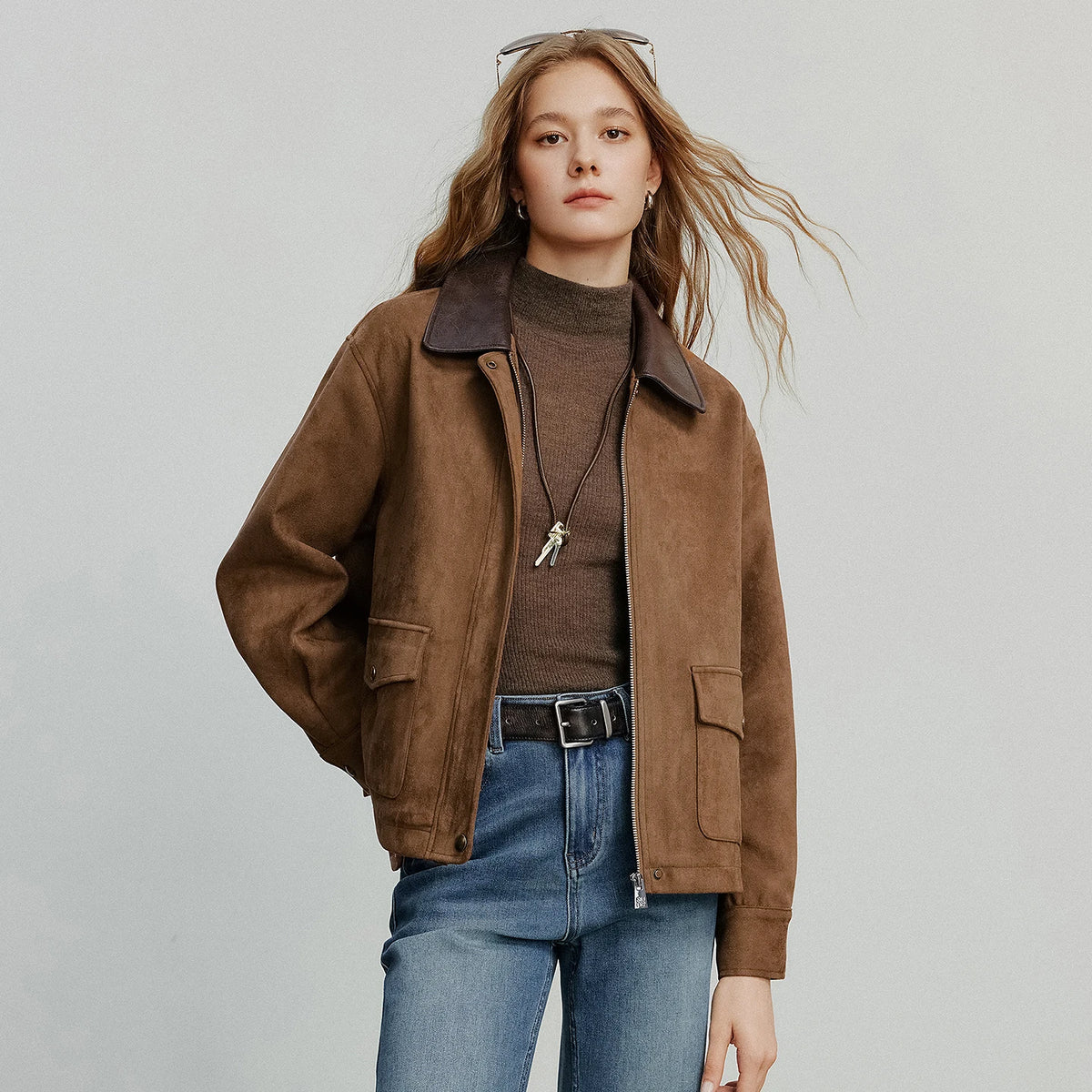 Jaqueta Feminina de Suede Marrom Estilo Barn com Recortes