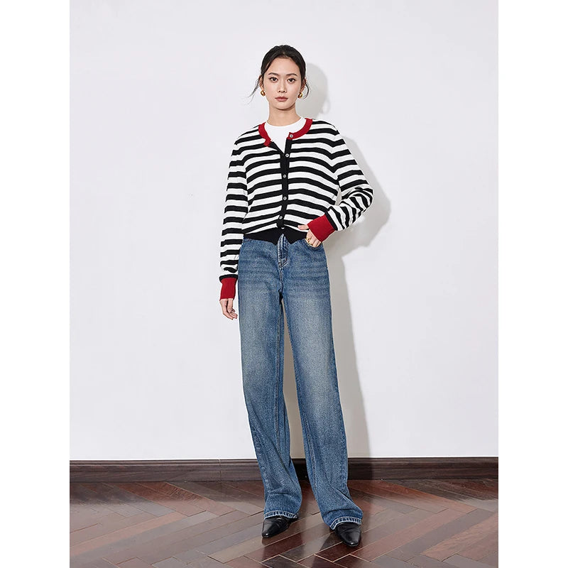 Cardigan Feminino Listrado com Botões e Gola Redonda