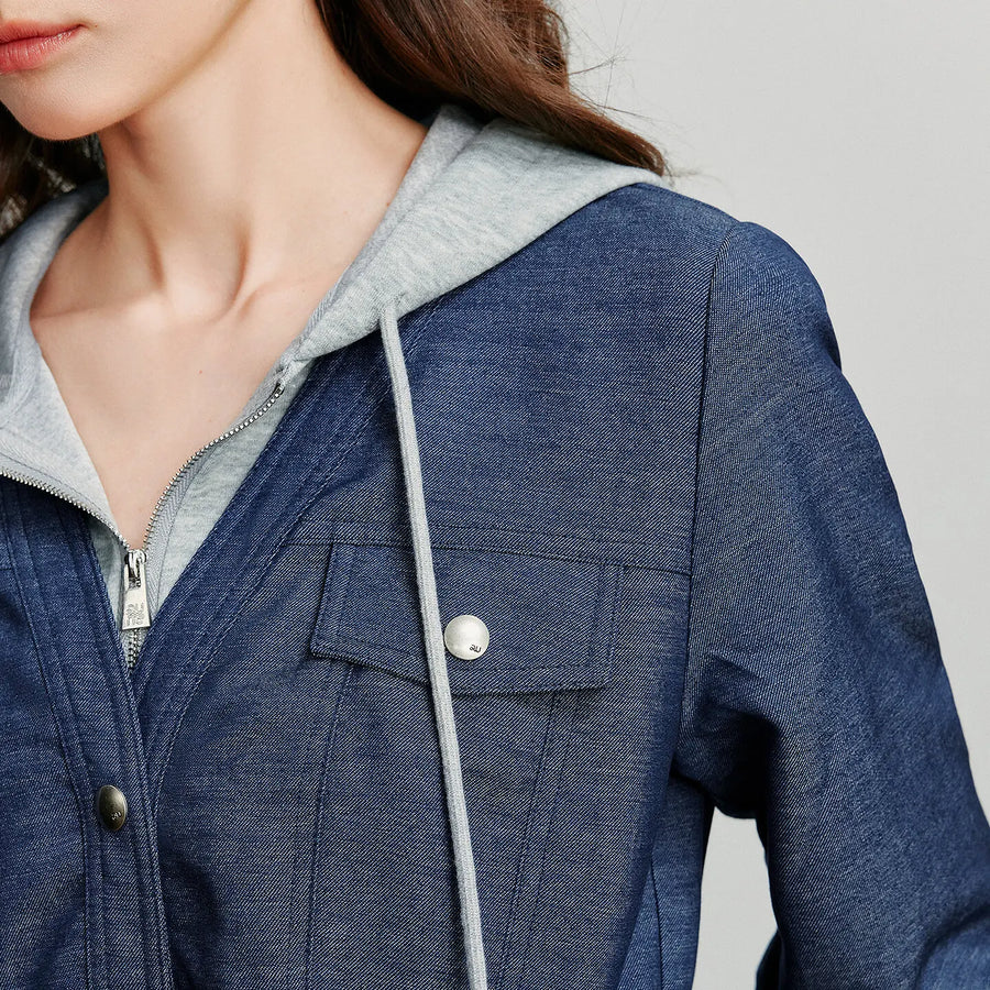Vestido Utilitário com Capuz e Recortes Efeito Jeans