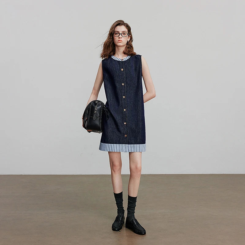 Vestido Curto sem Manga com Recortes