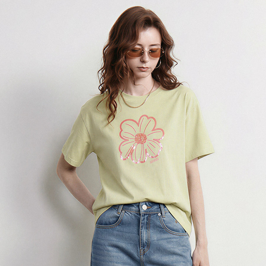 Camiseta Feminina de Algodão com Bordado Floral e Paetê