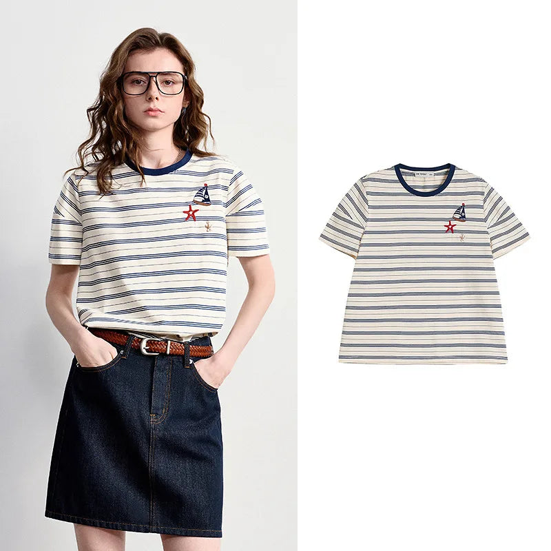 Camiseta Feminina Listrada Náutica com Bordado Marinheiro
