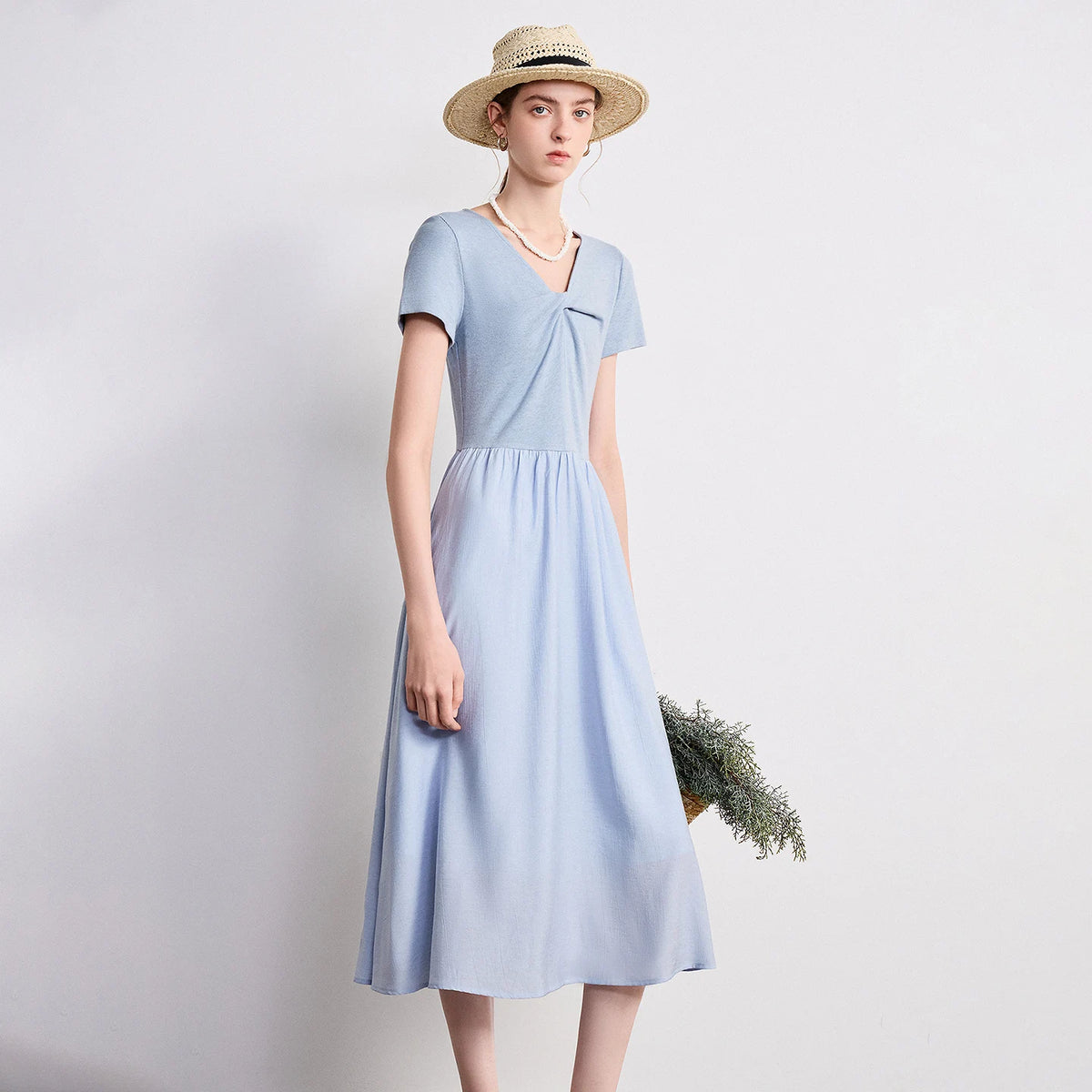Vestido Midi Bicolor com Decote V e Efeito Duas Peças