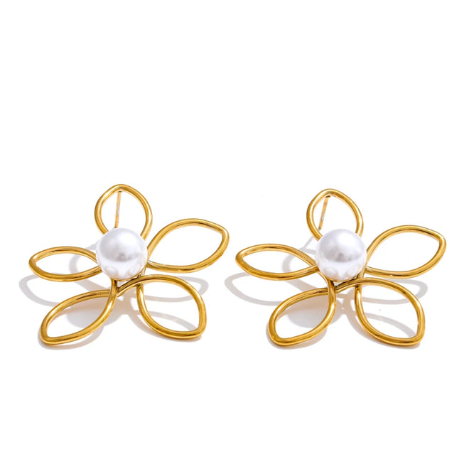 Brinco Flor Vazado com Pérola