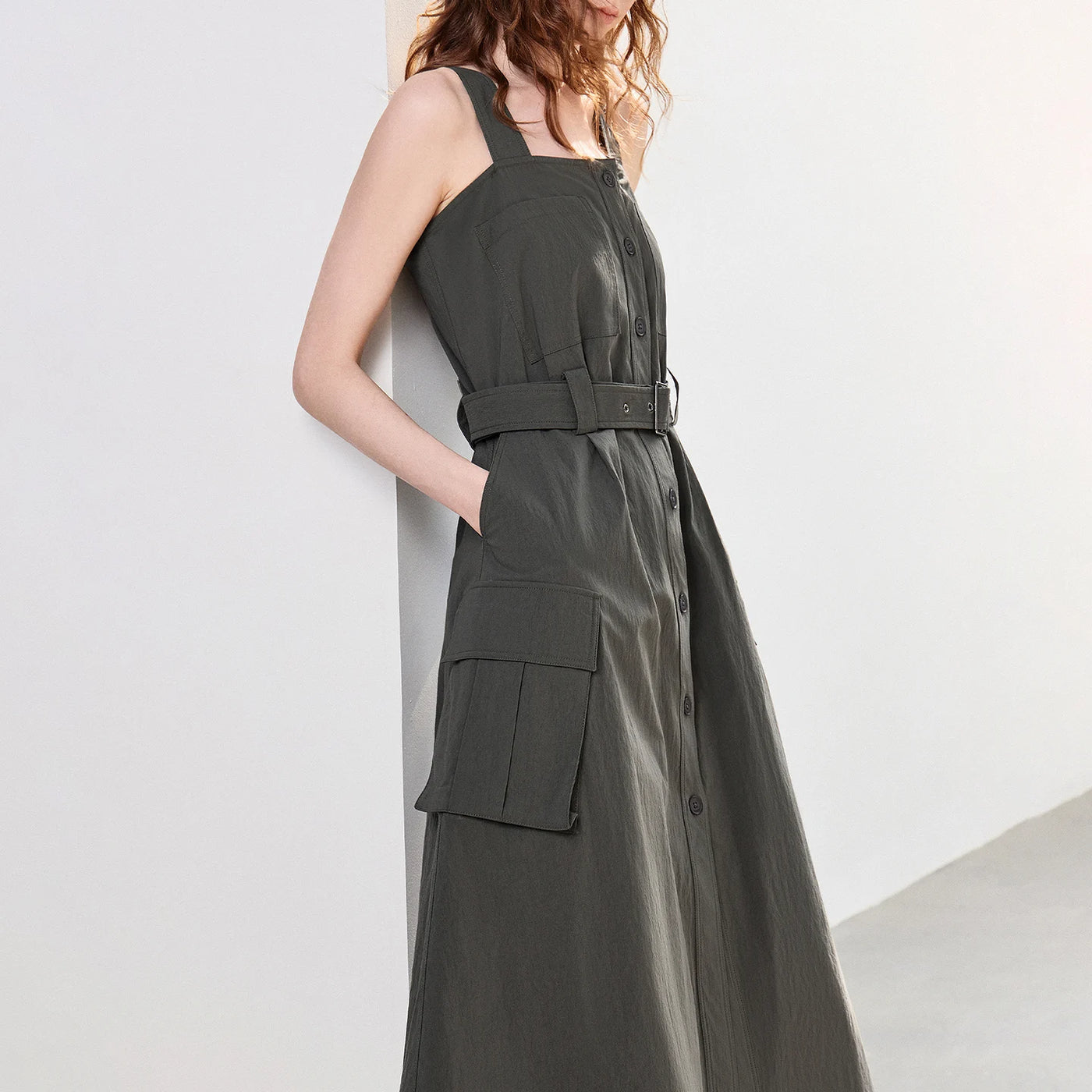 Vestido Slip Dress Midi com Decote Quadrado