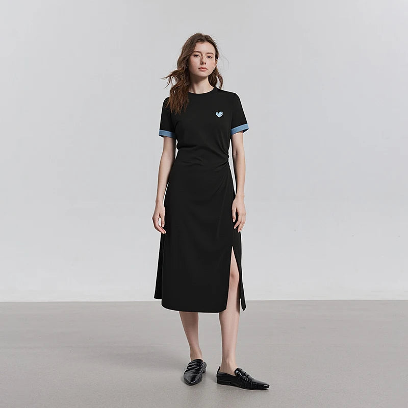 Vestido Midi com Recortes e Bordado