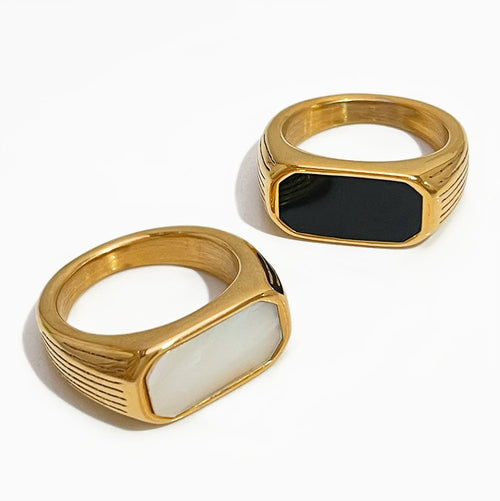 Anel Retangular com Madrepérola Preta e Banho Ouro 18K