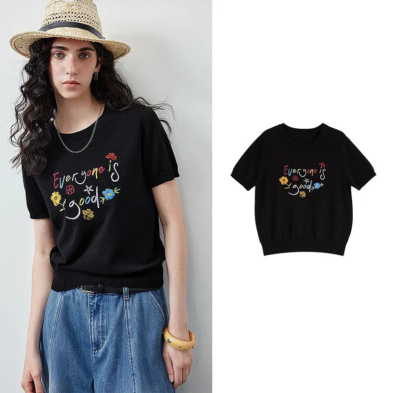 Blusa Feminina de Tricô com Bordado Floral e Letras