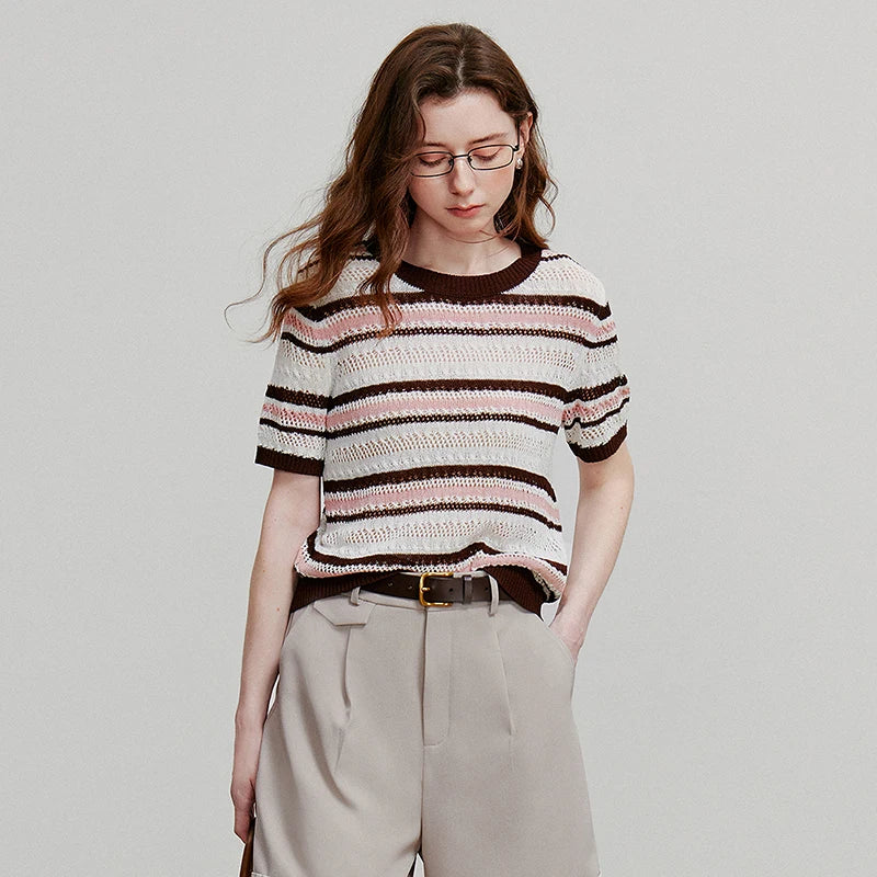 Blusa de Tricô Listrada Manga Curta e Vazada