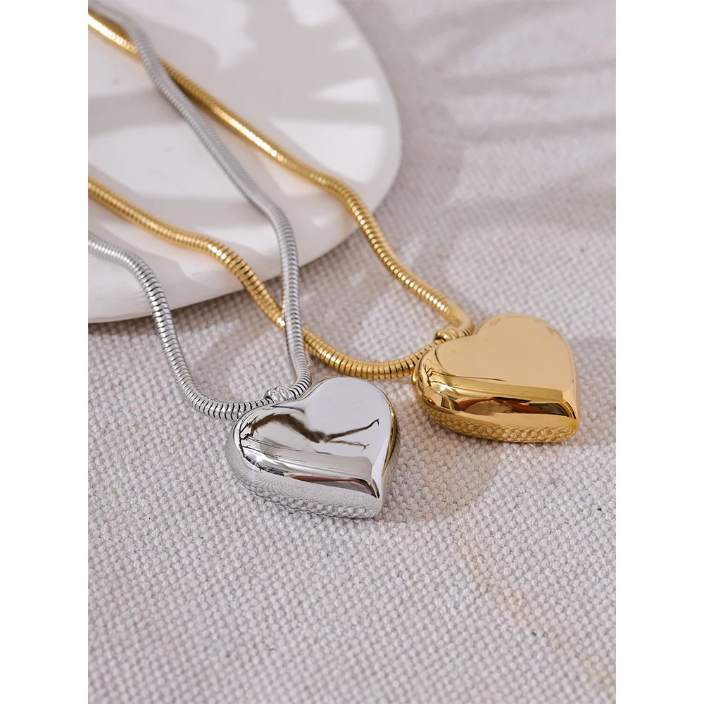 Colar Feminino com Design Polido em Aço Inoxidável