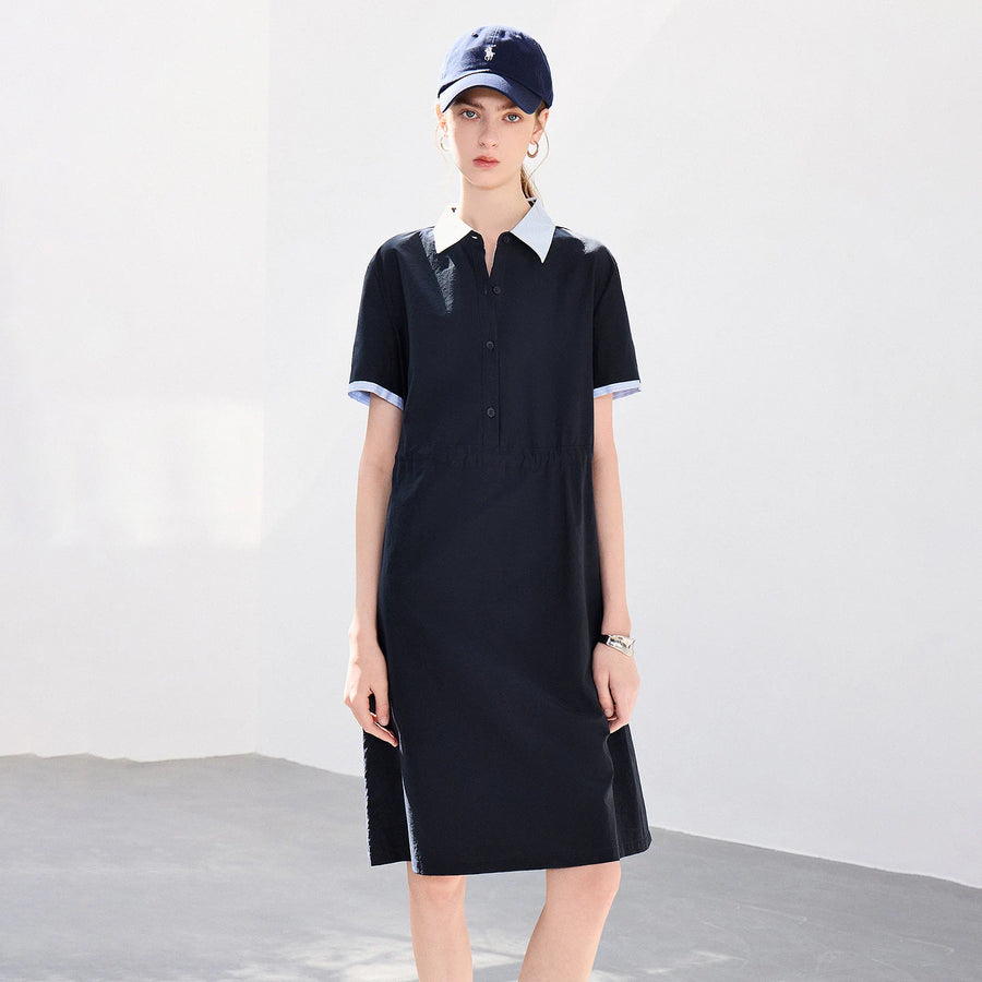 Vestido Curto com Recortes e Cintura Marcada