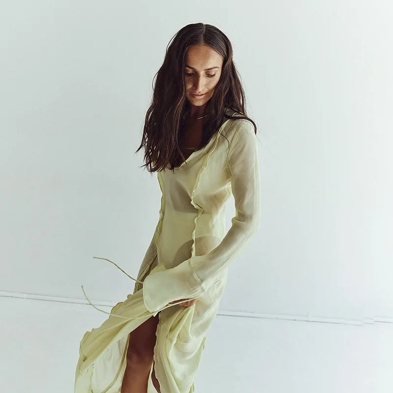 Vestido Longo Feminino de Tule Transparente com Manga Flare