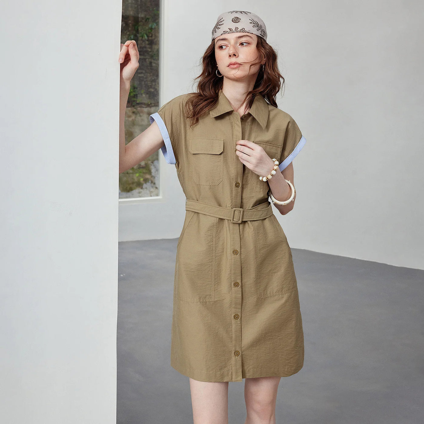 Vestido Chemise Curto com Bolsos e Cinto