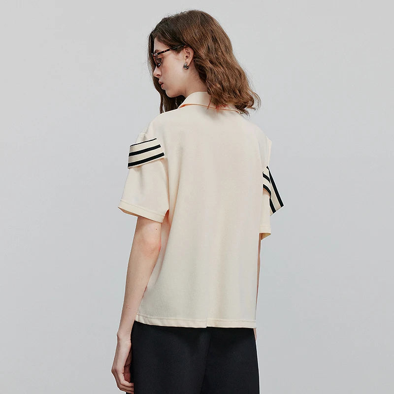 Camiseta Feminina Casual com Gola Polo e Caimento Solto