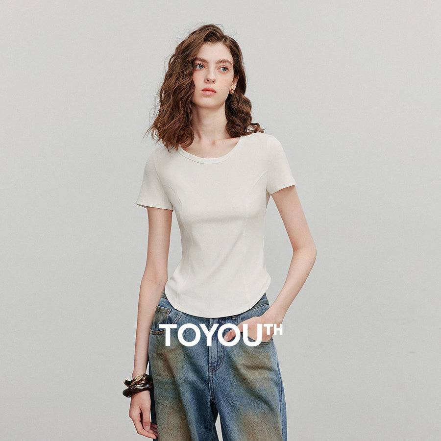 Camiseta Feminina Slim com Recortes e Manga Curta