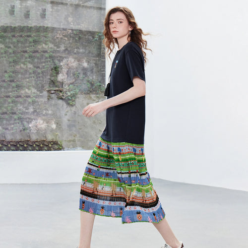 Vestido Camiseta Midi Artístico com Recortes