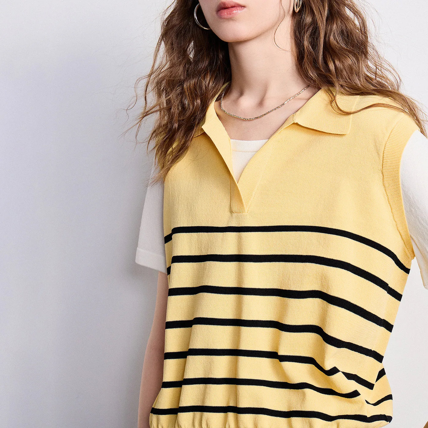 Blusa Feminina de Tricô Listrada com Gola Polo