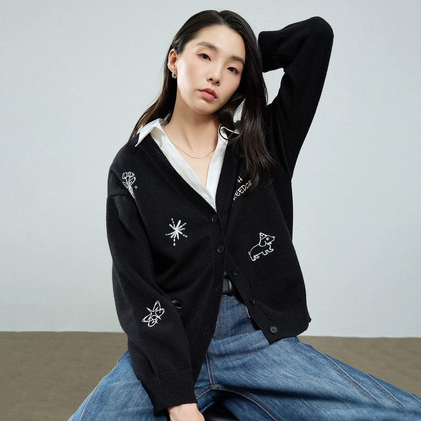 Cardigan Feminino com Bordado de Pet e Decote V