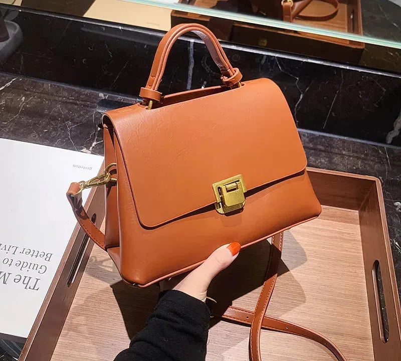 Bolsa Transversal Feminina de Couro PU Vintage com Fecho Dourado Caramel color 22x16x10cm