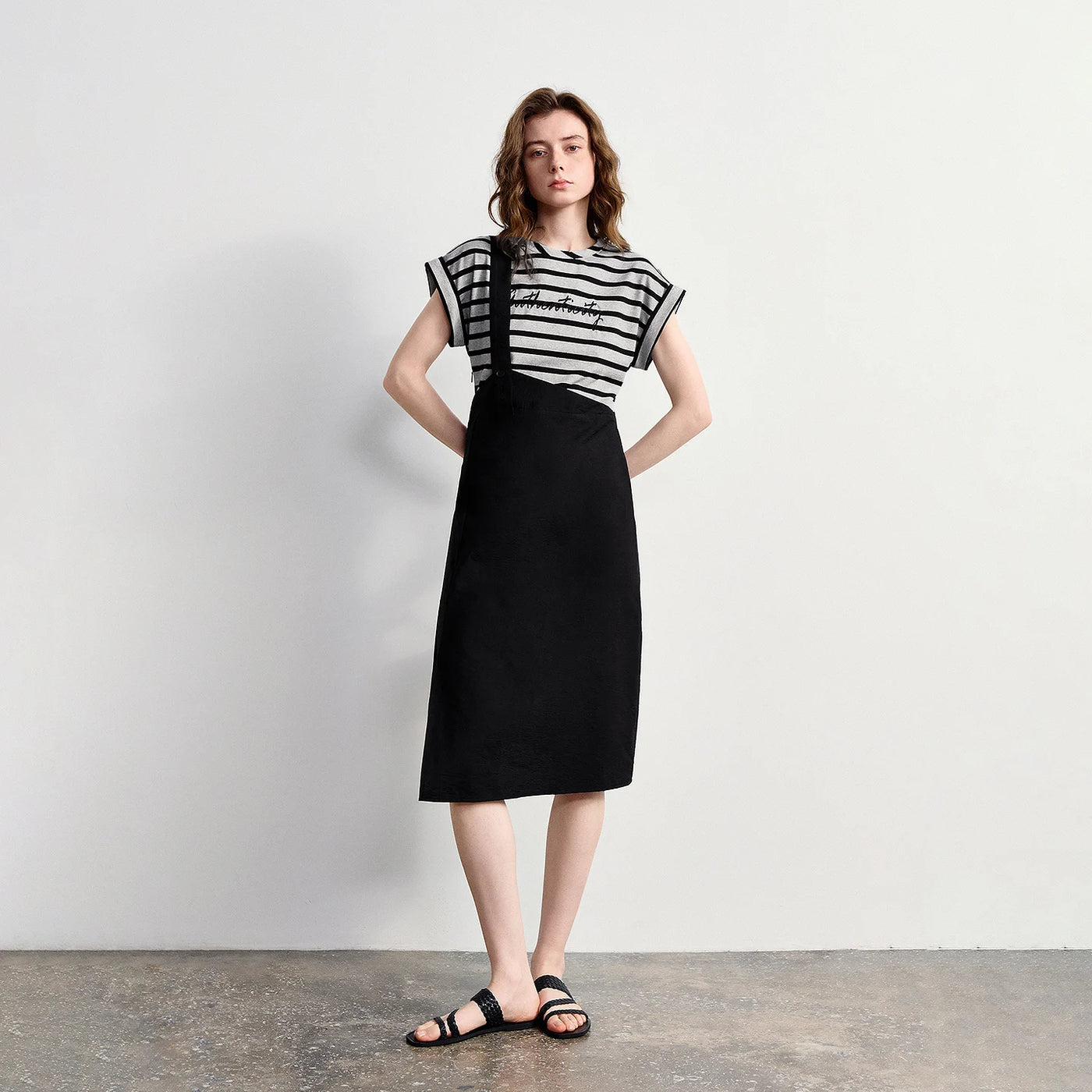 Vestido Midi Bicolor Assimétrico com Bordado