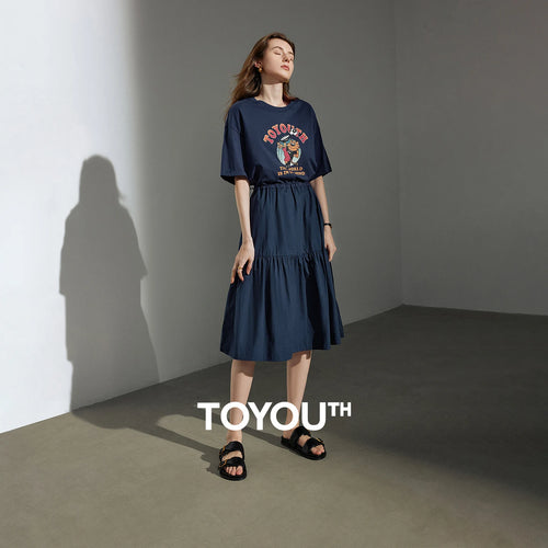 Vestido Camiseta Curto com Recortes