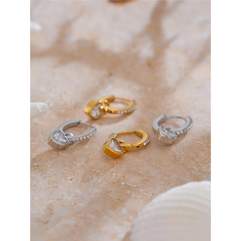 Brinco Coração Delicado com Zircônia Aço Inoxidável Ouro e Prata
