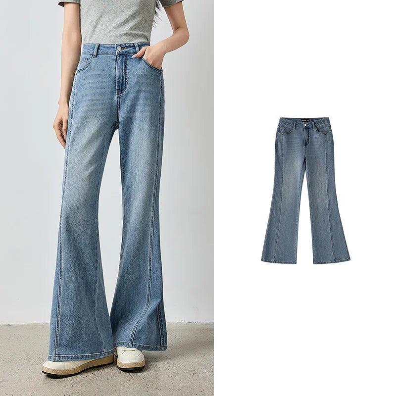 Calça Jeans Feminina Flare com Recortes e Elastano