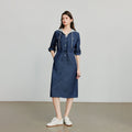 Vestido Utilitário com Capuz e Recortes Efeito Jeans