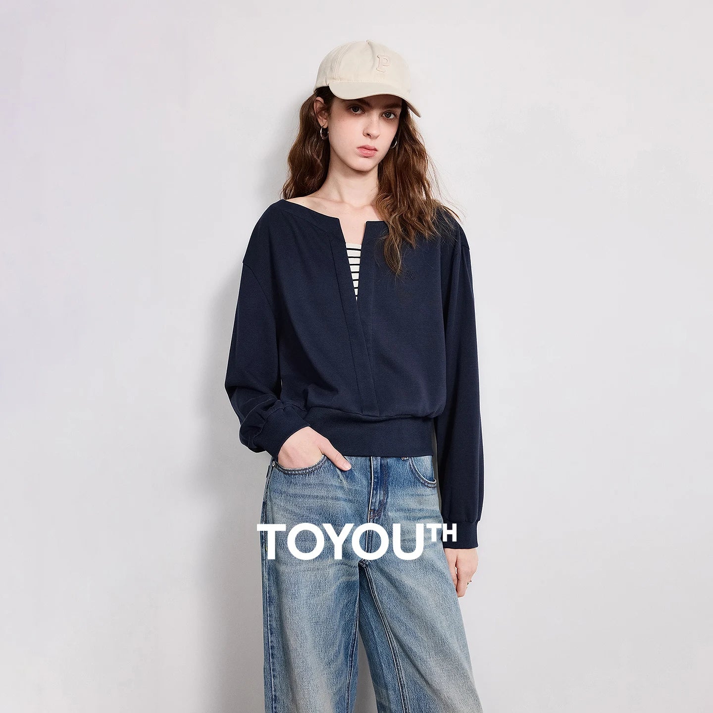 Moletom Cropped Feminino Efeito Duas Peças com Cintura Ajustada