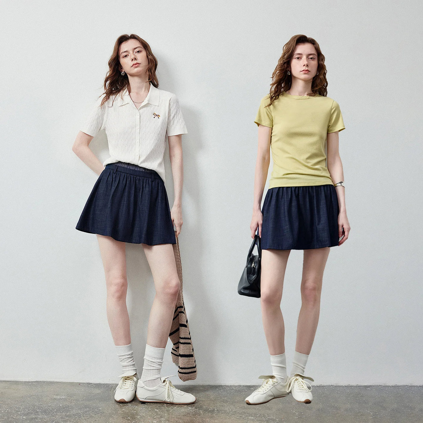 Saia Jeans Curta Feminina com Bolsos Evasê