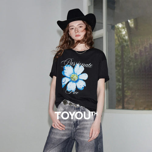 Camiseta Feminina Manga Curta com Estampa Floral